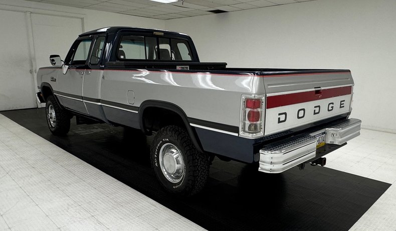 Dodge-W250-1992-Midnight-Blue-Metall-Dark-Gray-4