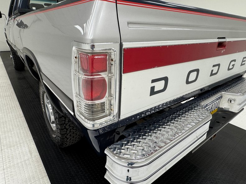 Dodge-W250-1992-Midnight-Blue-Metall-Dark-Gray-44