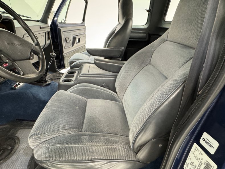 Dodge-W250-1992-Midnight-Blue-Metall-Dark-Gray-48