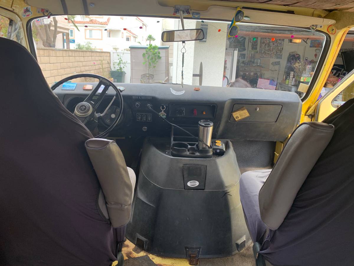 Dodge-b100-1973-yellow-1