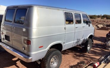 Dodge-b100-1976-silver-1