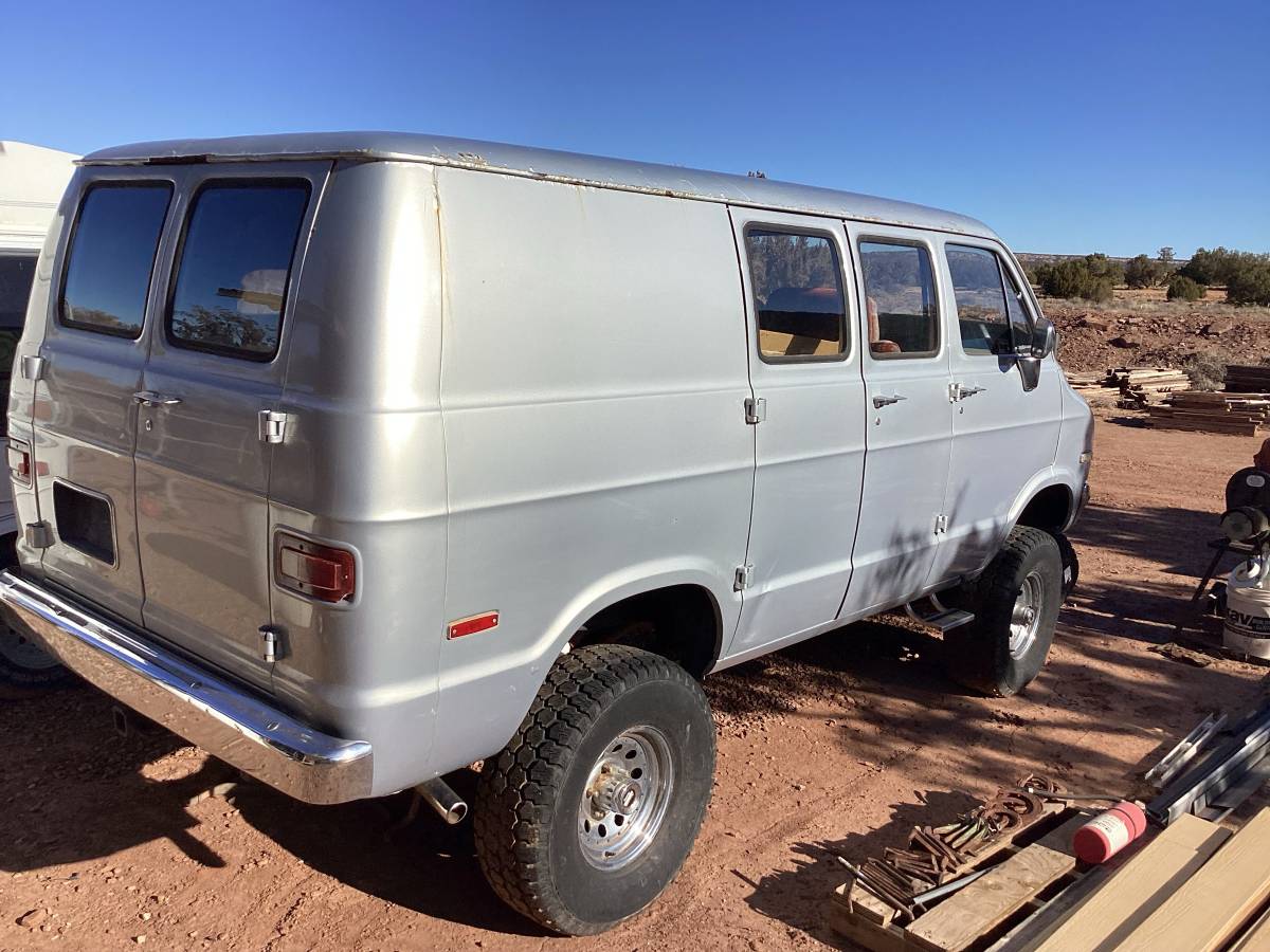 Dodge-b100-1976-silver-1