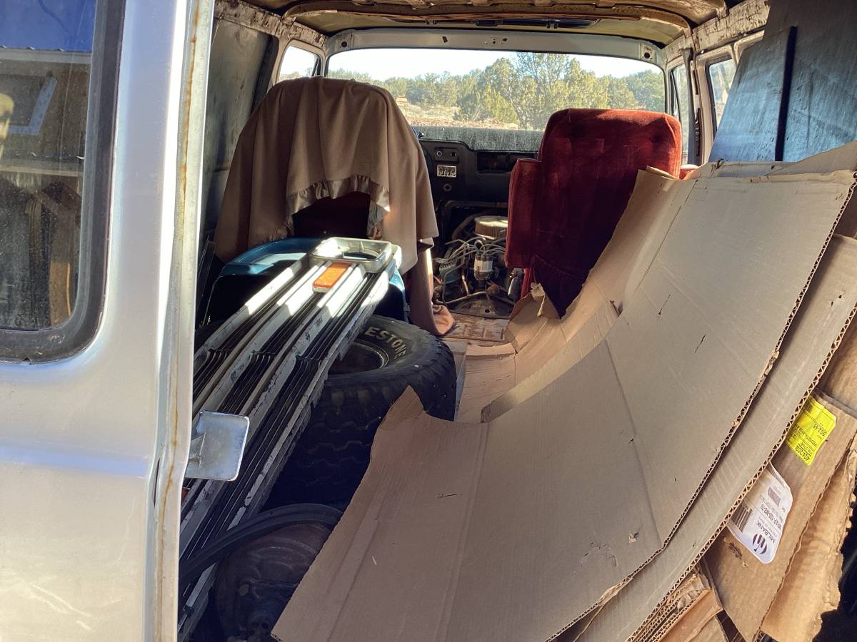 Dodge-b100-1976-silver-4