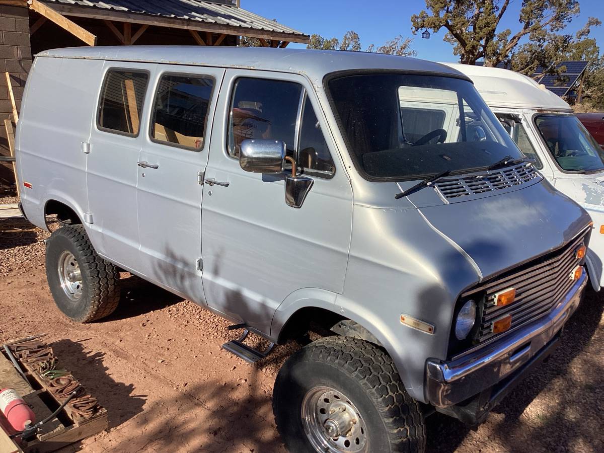 Dodge-b100-1976-silver-6