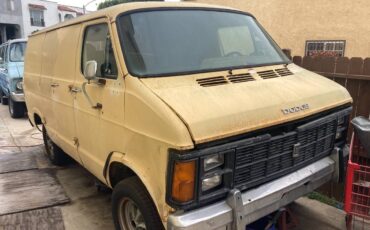 Dodge-b200-1979-yellow