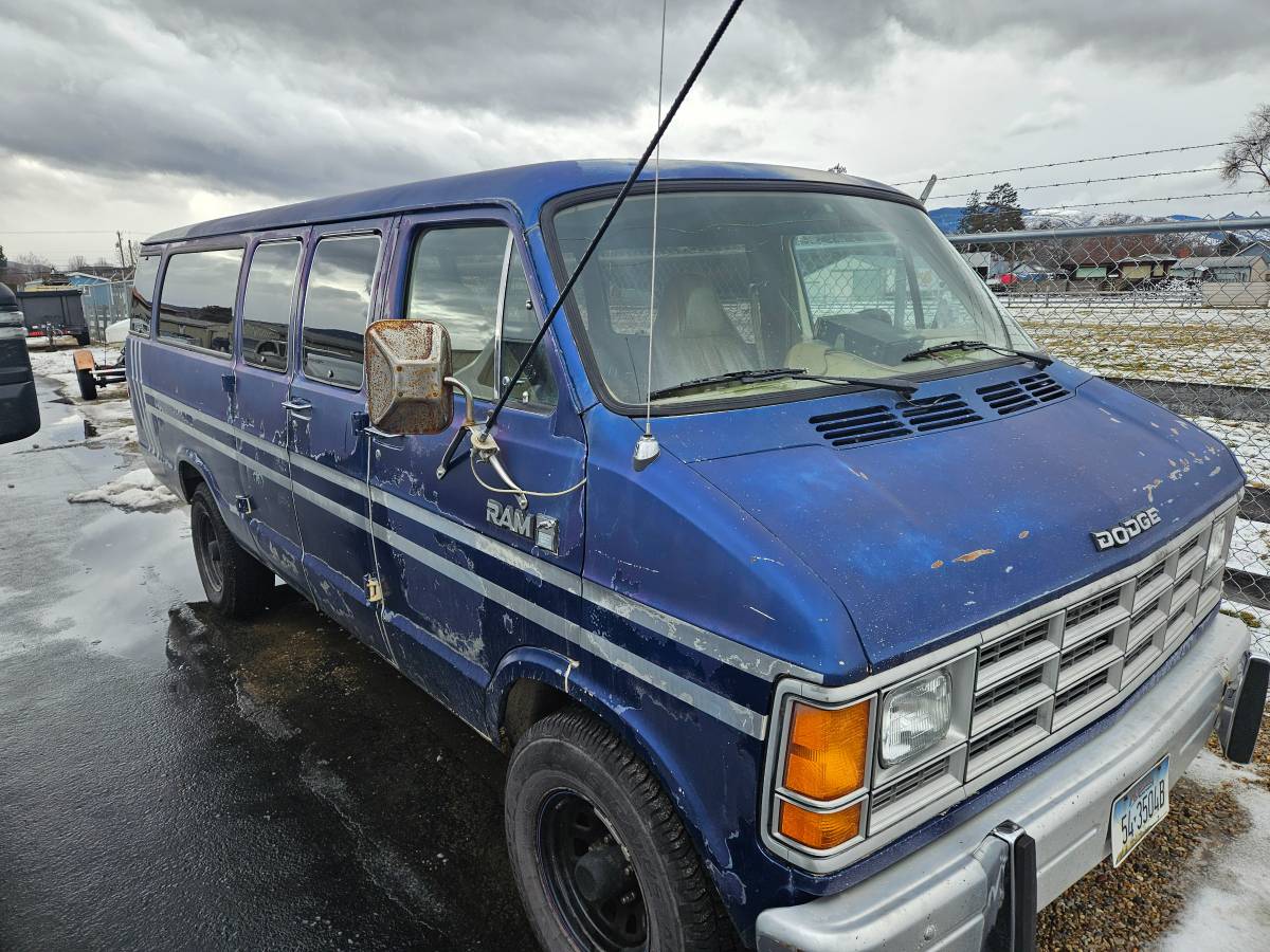Dodge-b250-1986-blue-9