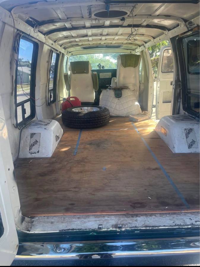 Dodge-b300-1977-white-1