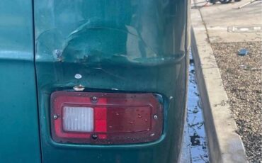 Dodge-b300-1977-white-10