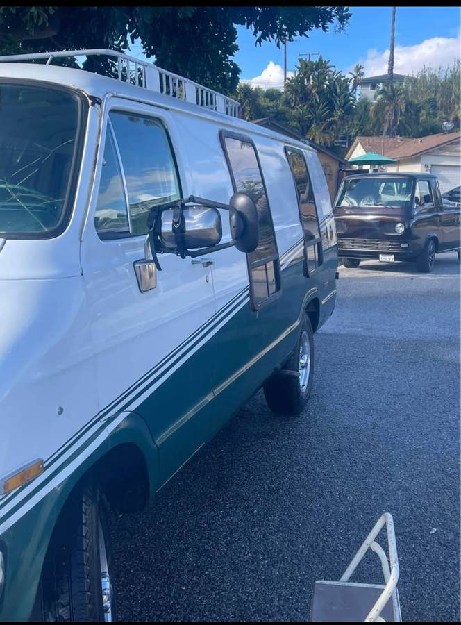 Dodge-b300-1977-white-2