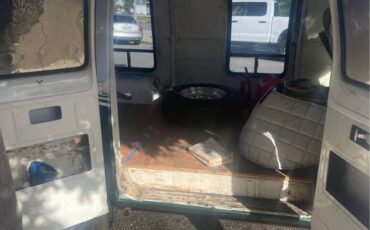 Dodge-b300-1977-white