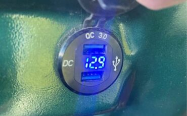 Dodge-b300-1977-white-5