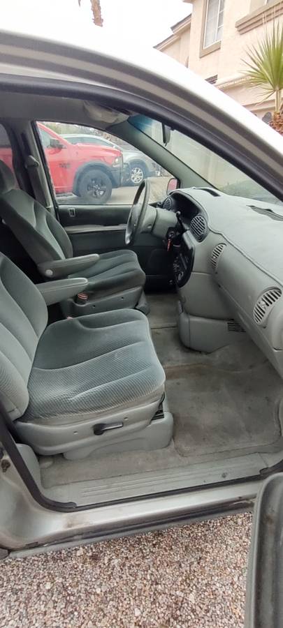 Dodge-caravan-1996-silver-11