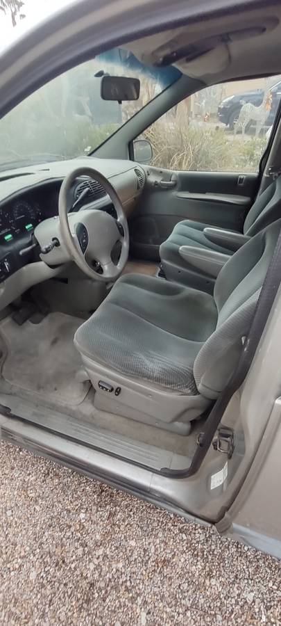 Dodge-caravan-1996-silver-3