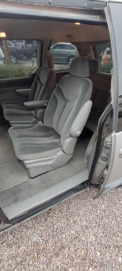 Dodge-caravan-1996-silver-4