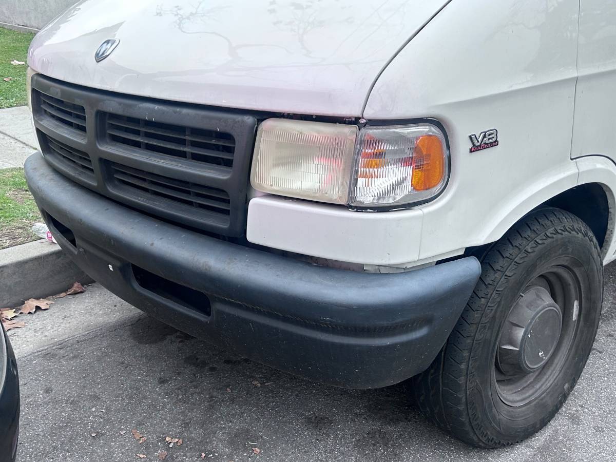 Dodge-cargo-van-2500-1995-white-1