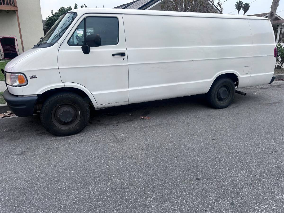 Dodge-cargo-van-2500-1995-white-2