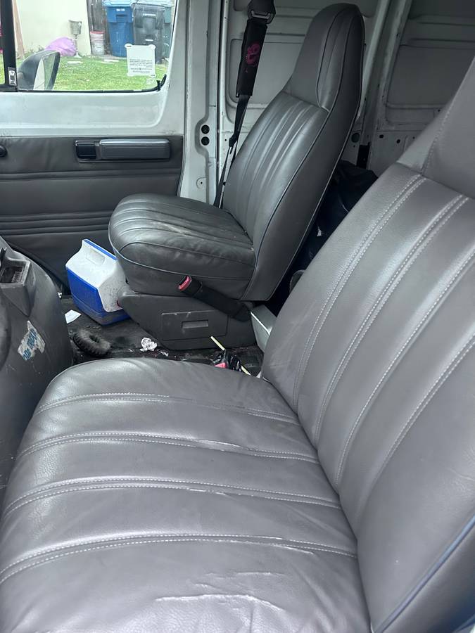 Dodge-cargo-van-2500-1995-white-4