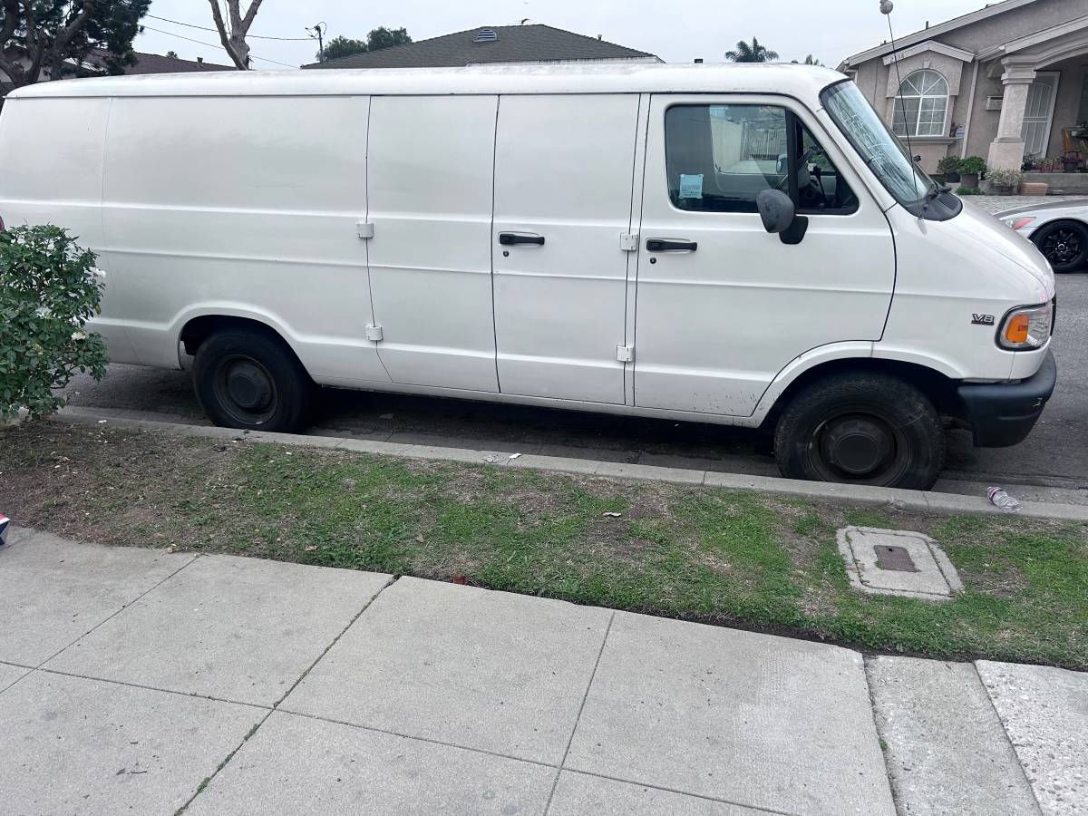 Dodge-cargo-van-2500-1995-white-7