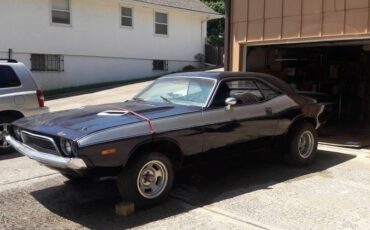 Dodge-challenger-1973-11