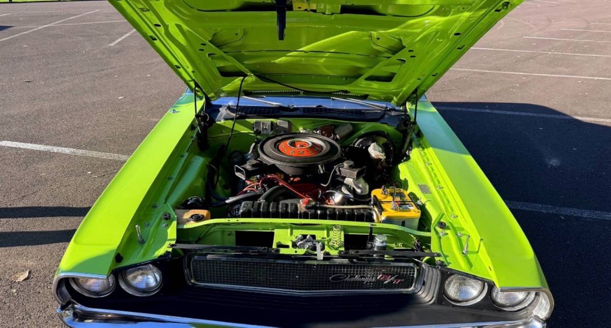 Dodge-challenger-rt-1970-green-15