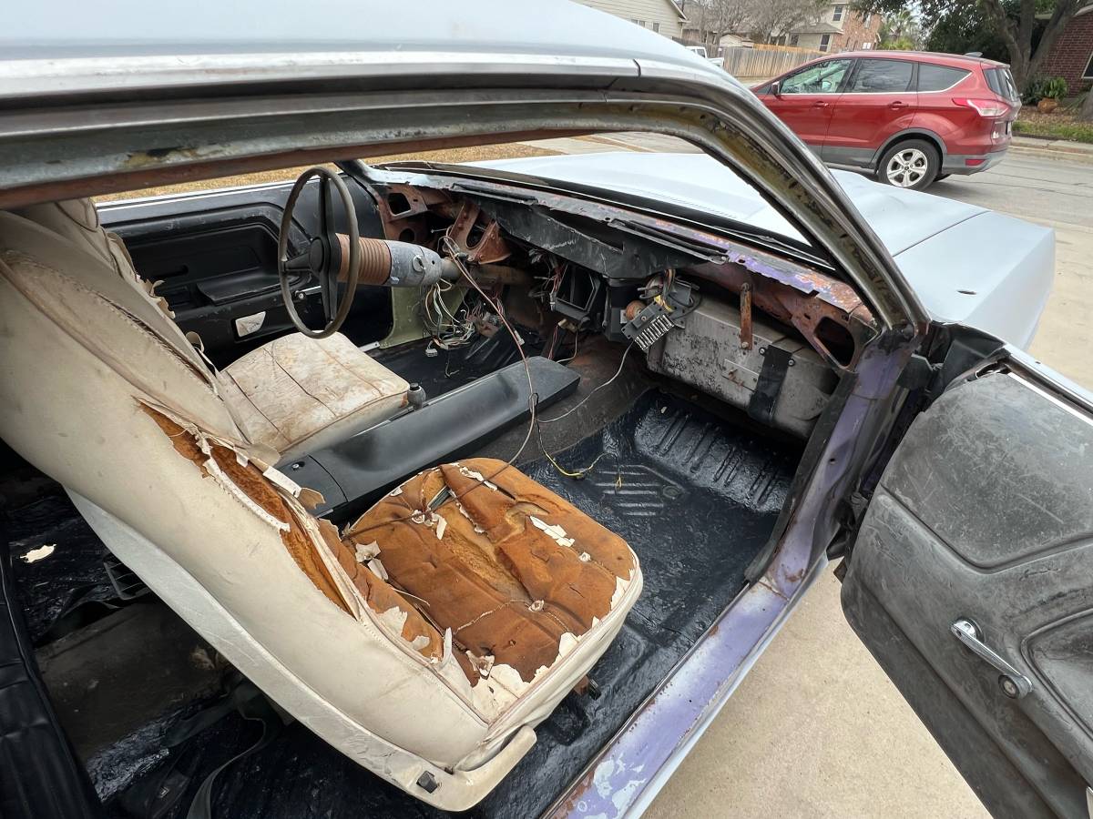 Dodge-challenger-rt-1970-purple-19