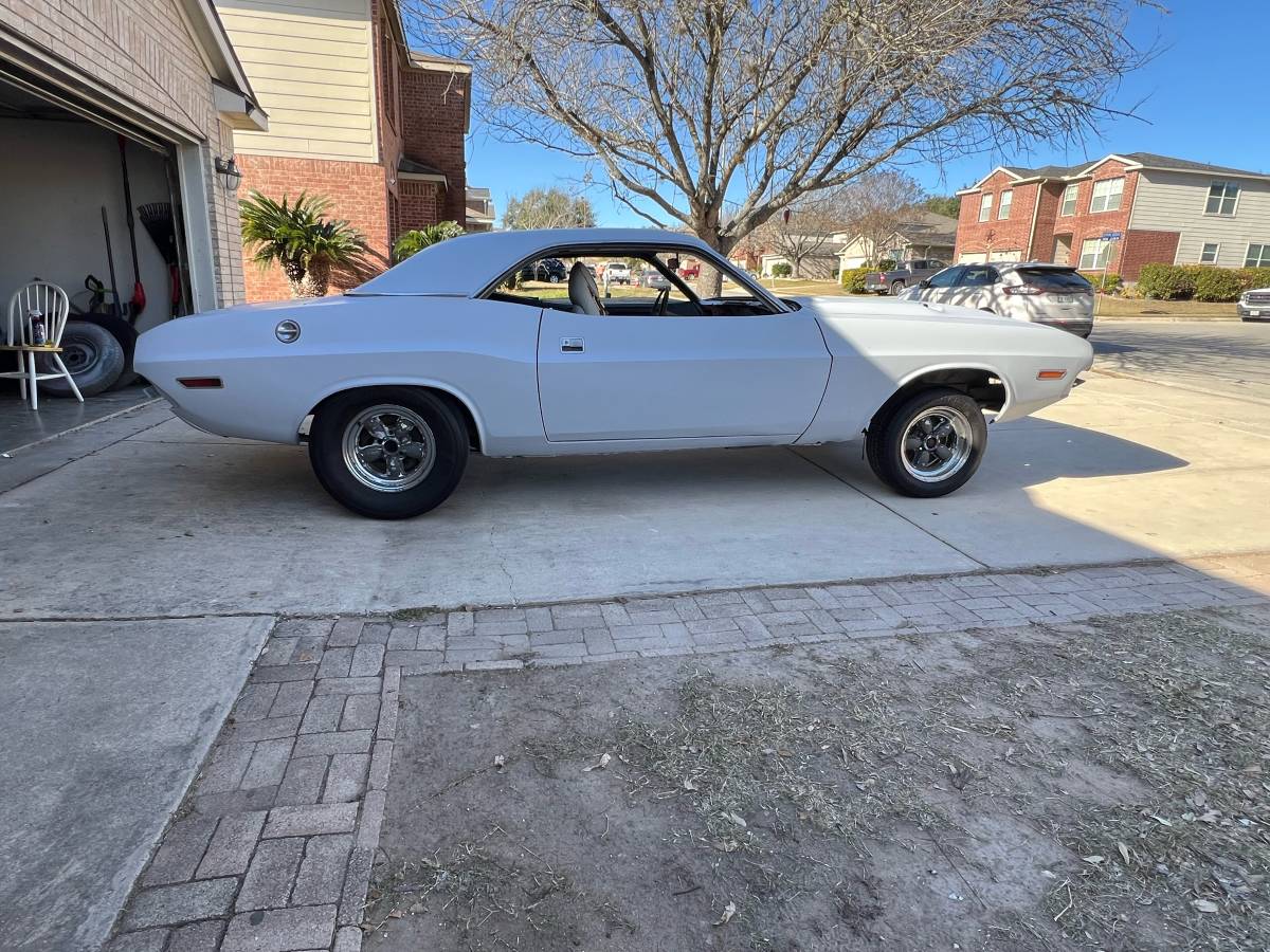 Dodge-challenger-rt-1970-purple-22
