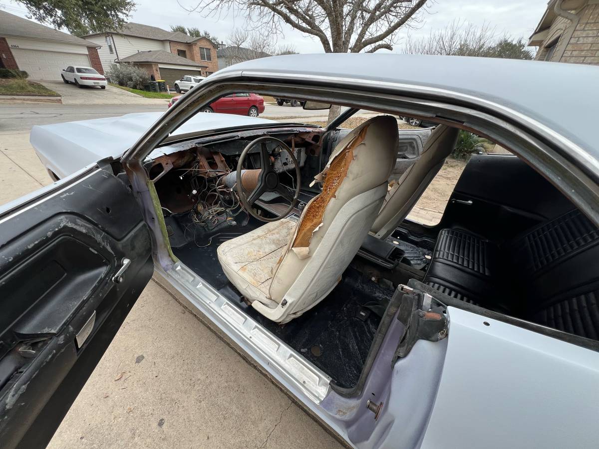 Dodge-challenger-rt-1970-purple-23
