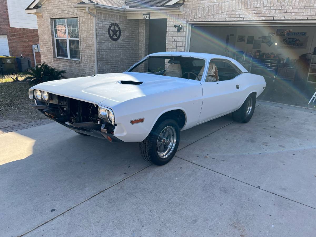Dodge-challenger-rt-1970-purple