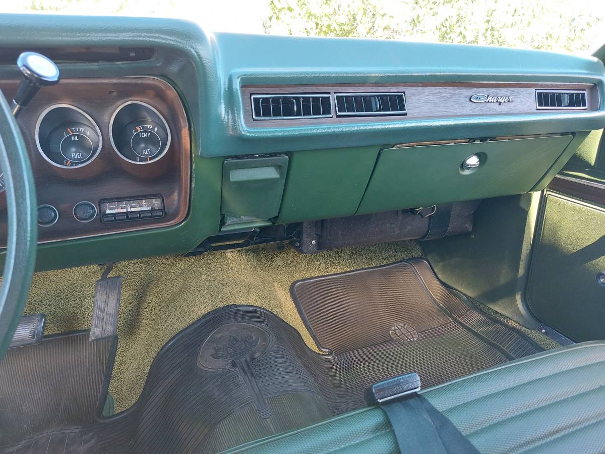 Dodge-charger-1972-green-19