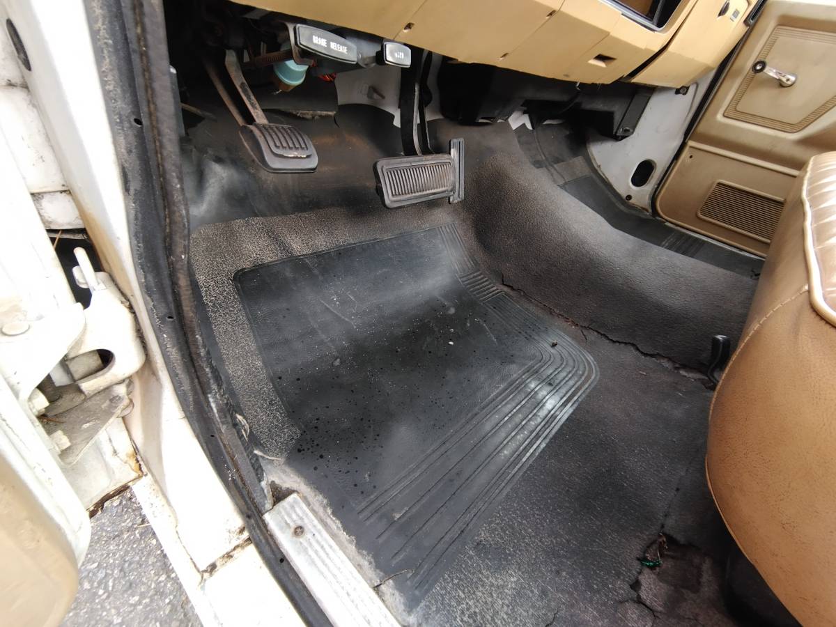 Dodge-d-series-d150-1989-white-10