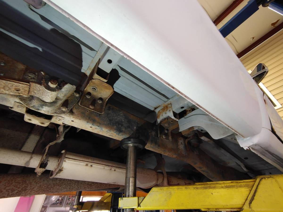 Dodge-d-series-d150-1989-white-19