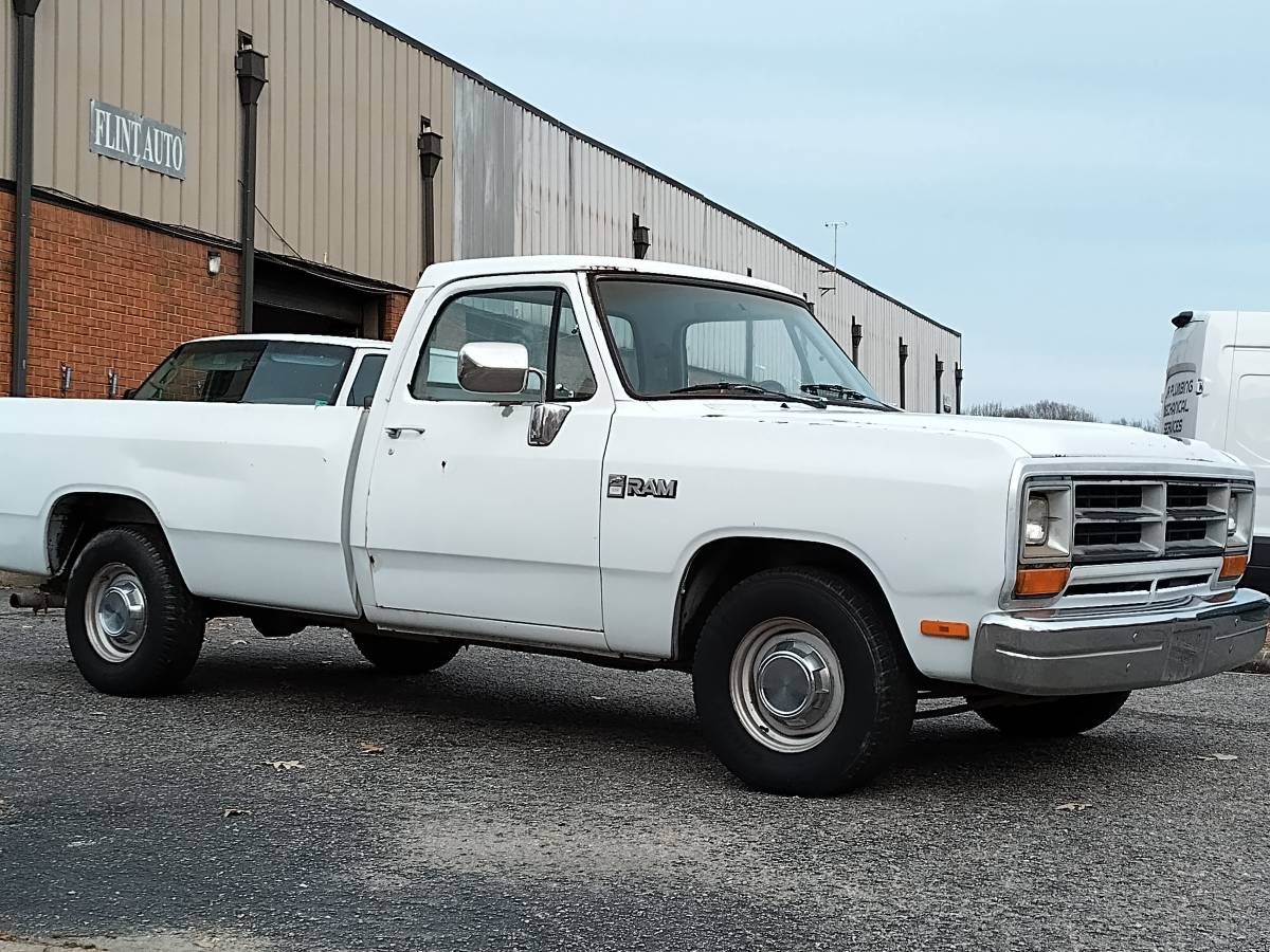 Dodge-d-series-d150-1989-white-2