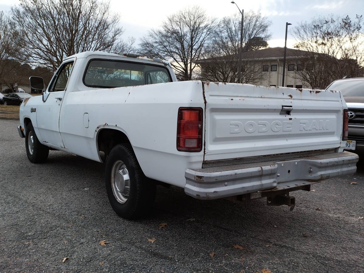 Dodge-d-series-d150-1989-white-4