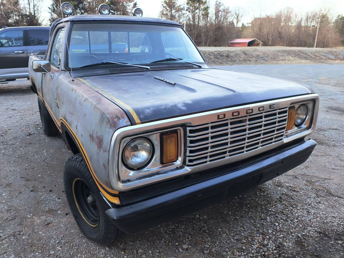Dodge-d150-power-wagon-1978-silver-11