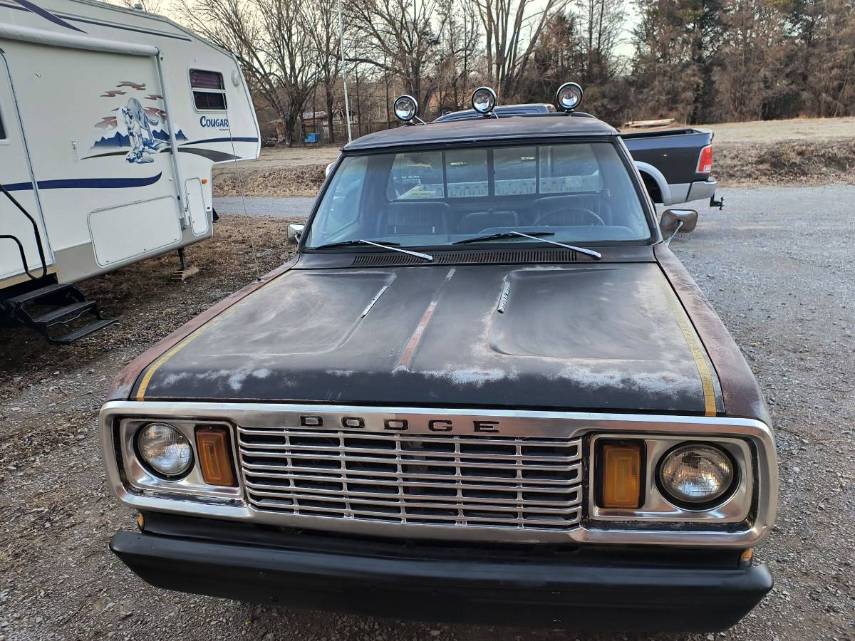 Dodge-d150-power-wagon-1978-silver-12
