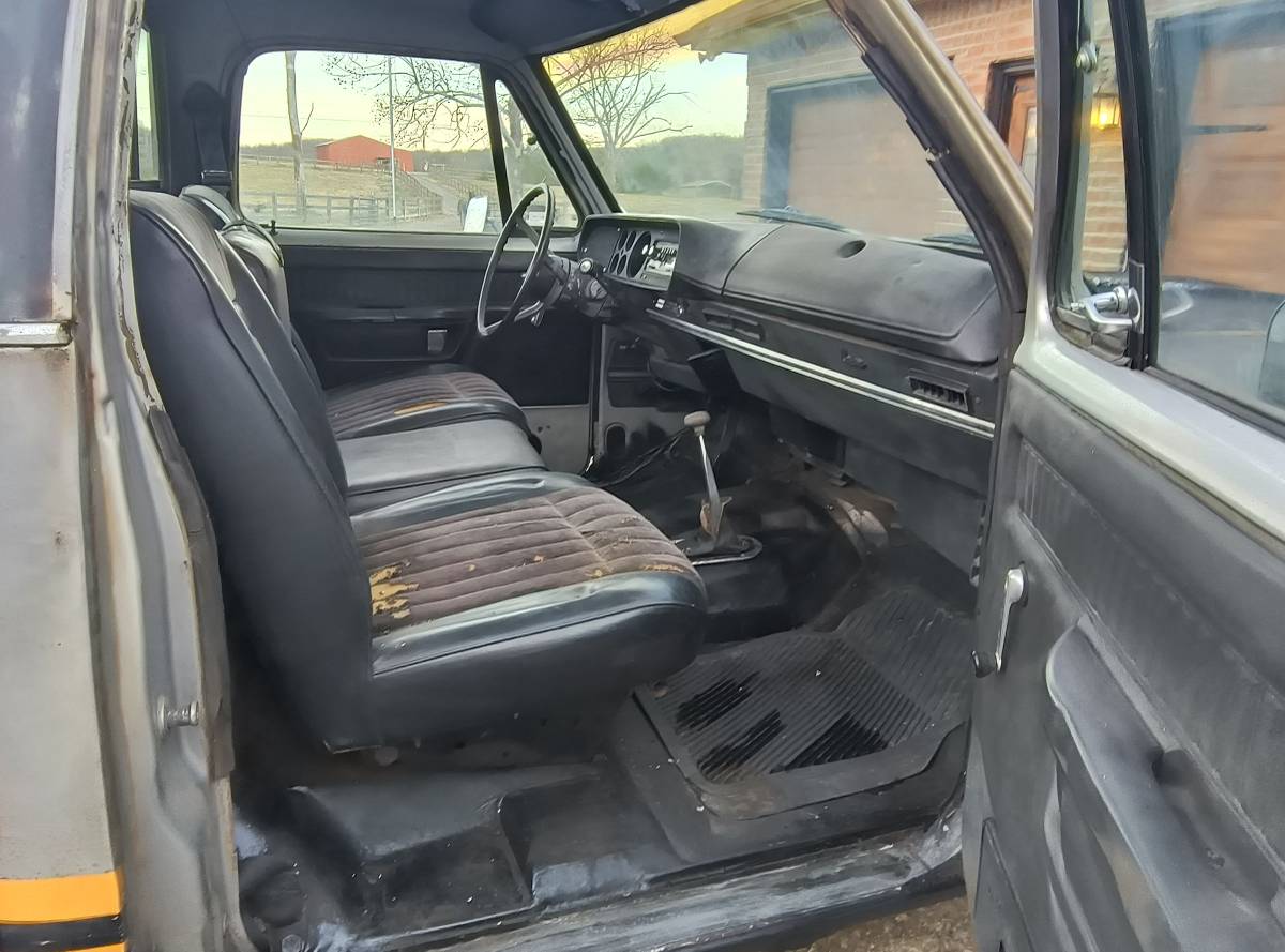 Dodge-d150-power-wagon-1978-silver-17