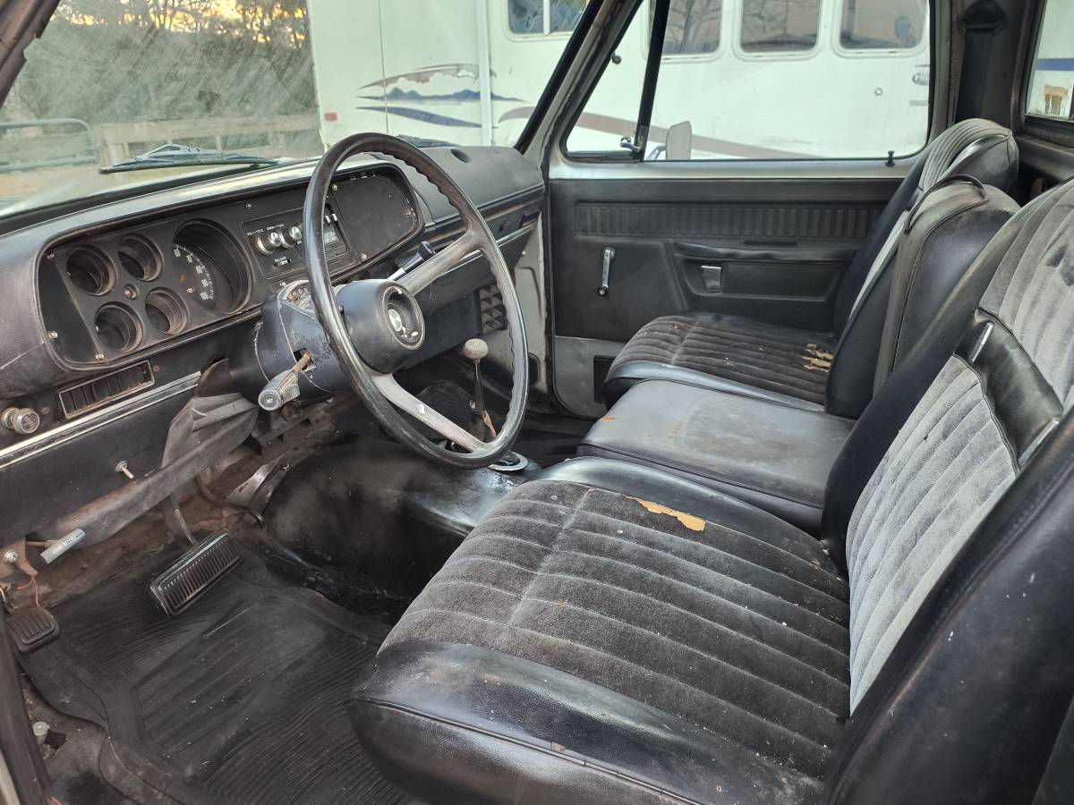 Dodge-d150-power-wagon-1978-silver-2