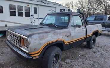 Dodge-d150-power-wagon-1978-silver-23