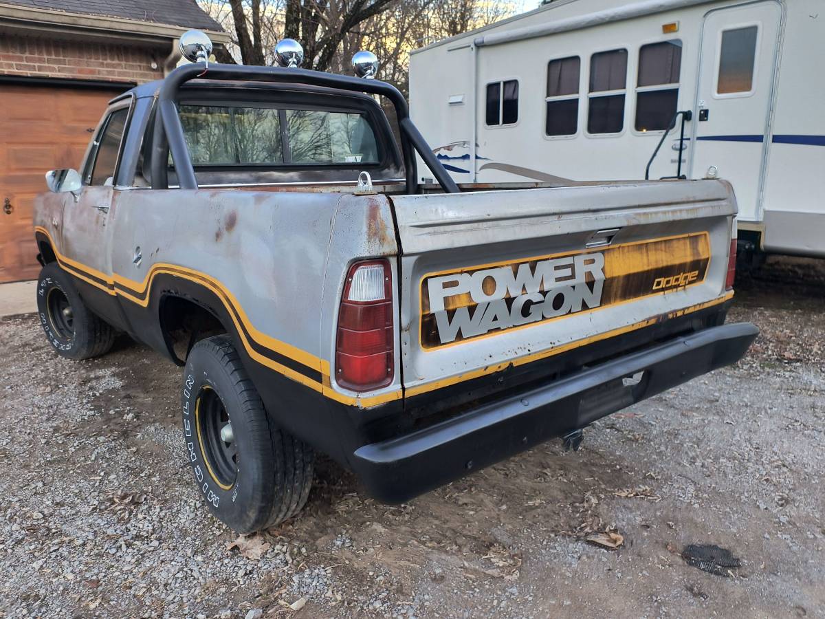 Dodge-d150-power-wagon-1978-silver-3