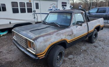 Dodge-d150-power-wagon-1978-silver