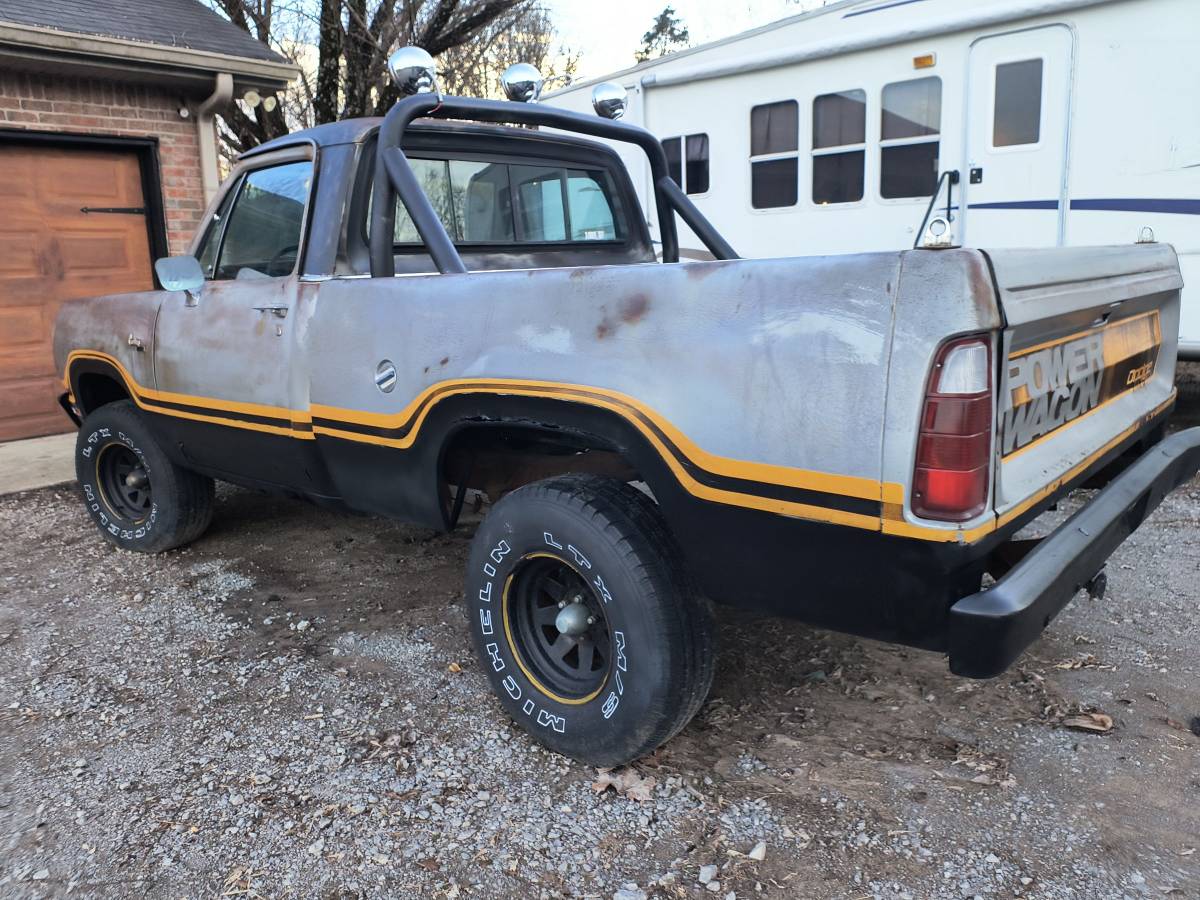 Dodge-d150-power-wagon-1978-silver-4