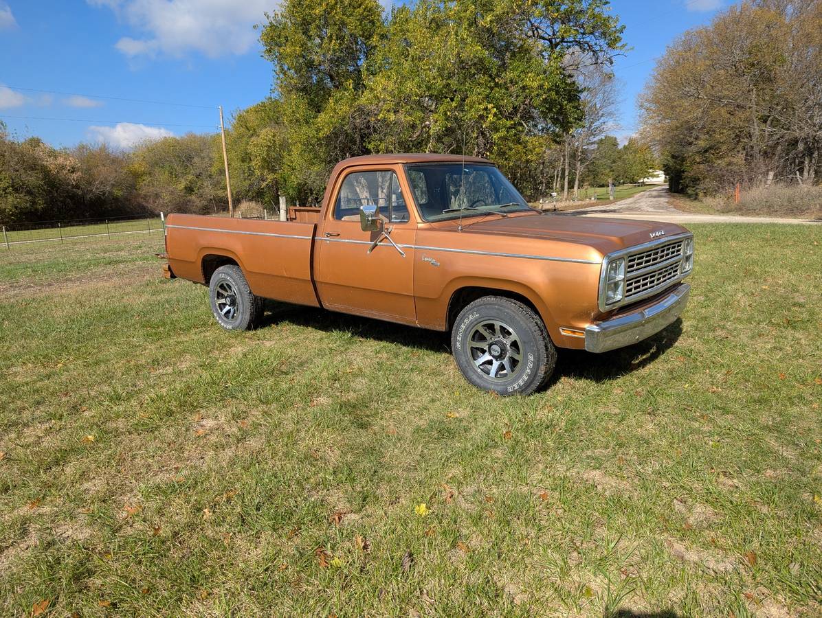 Dodge-d200-1979-brown-1