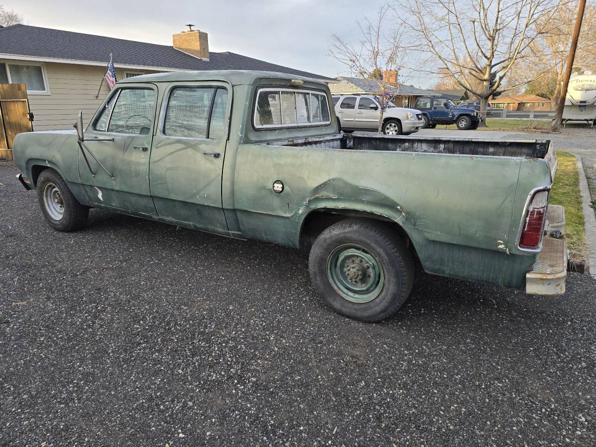 Dodge-d200-crew-cab-1975-green-12