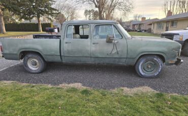 Dodge-d200-crew-cab-1975-green-2
