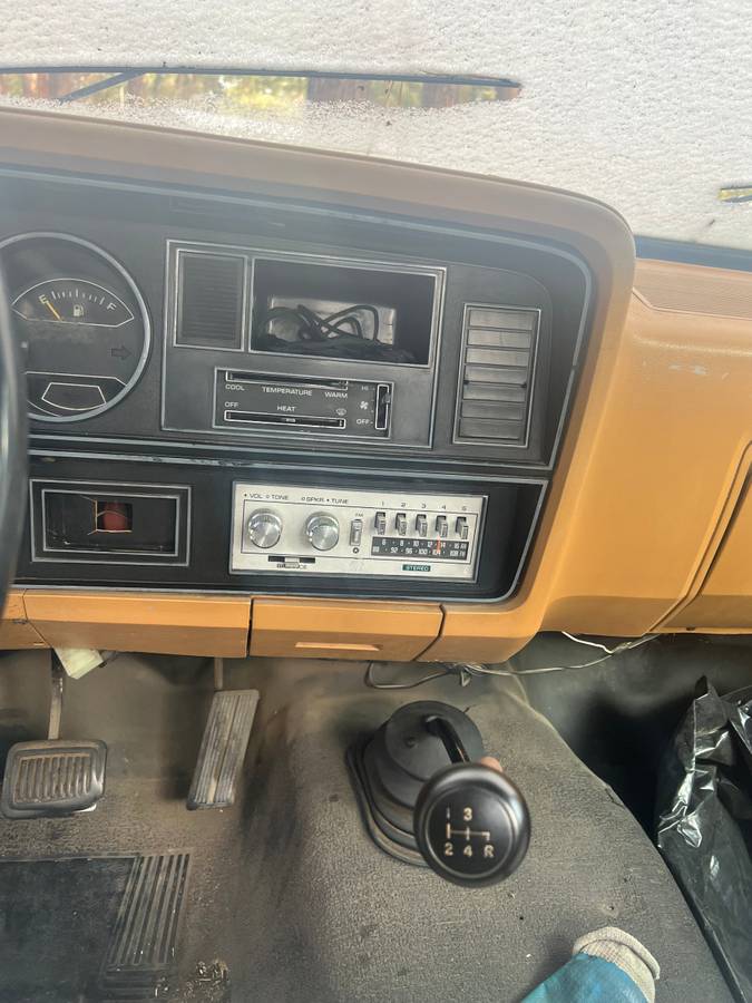 Dodge-d250-1985-7