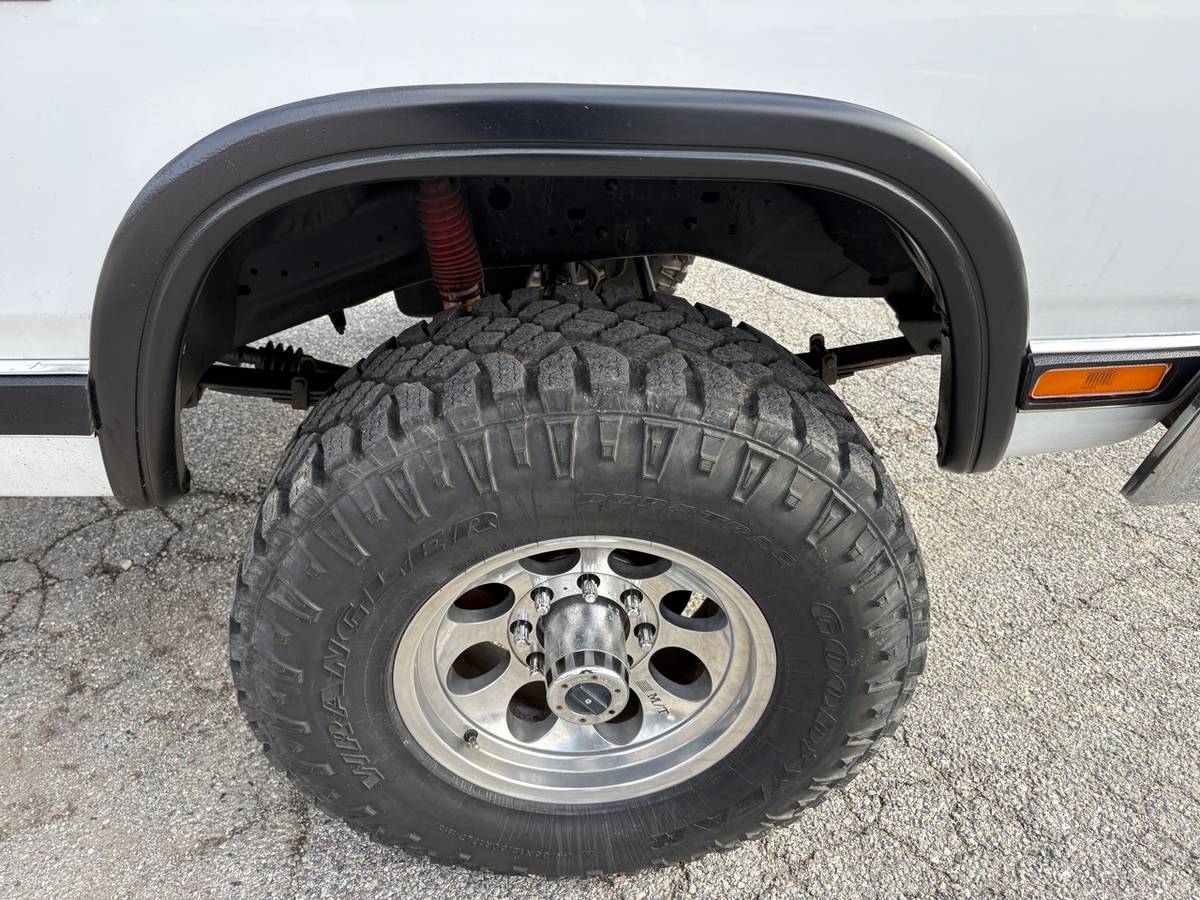 Dodge-d250-w250-diesel-1990-white-19