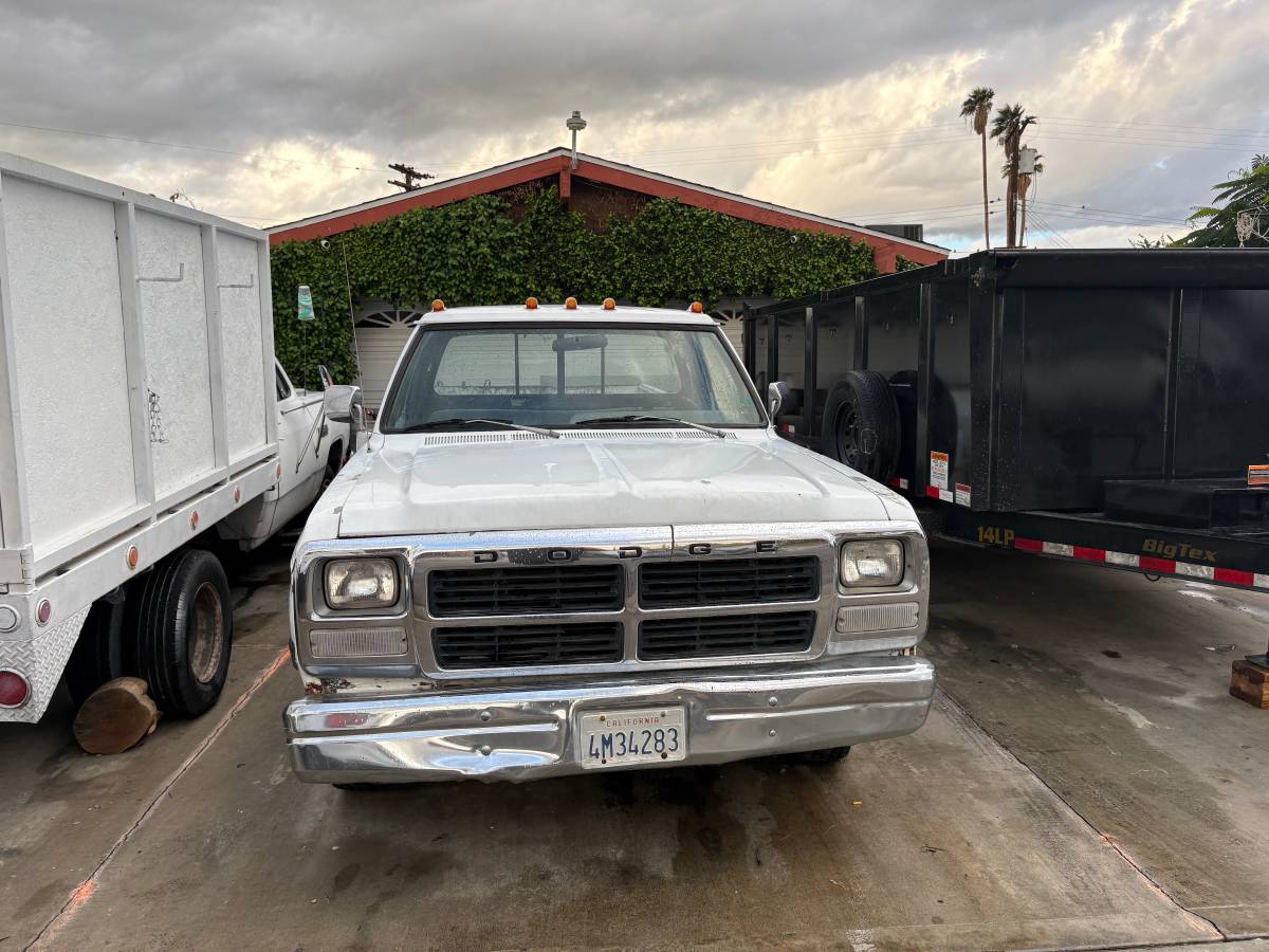 Dodge-d350-diesel-1992-white
