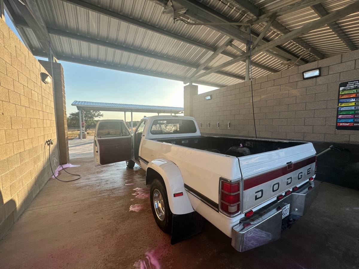 Dodge-d350-dually-diesel-1991-white