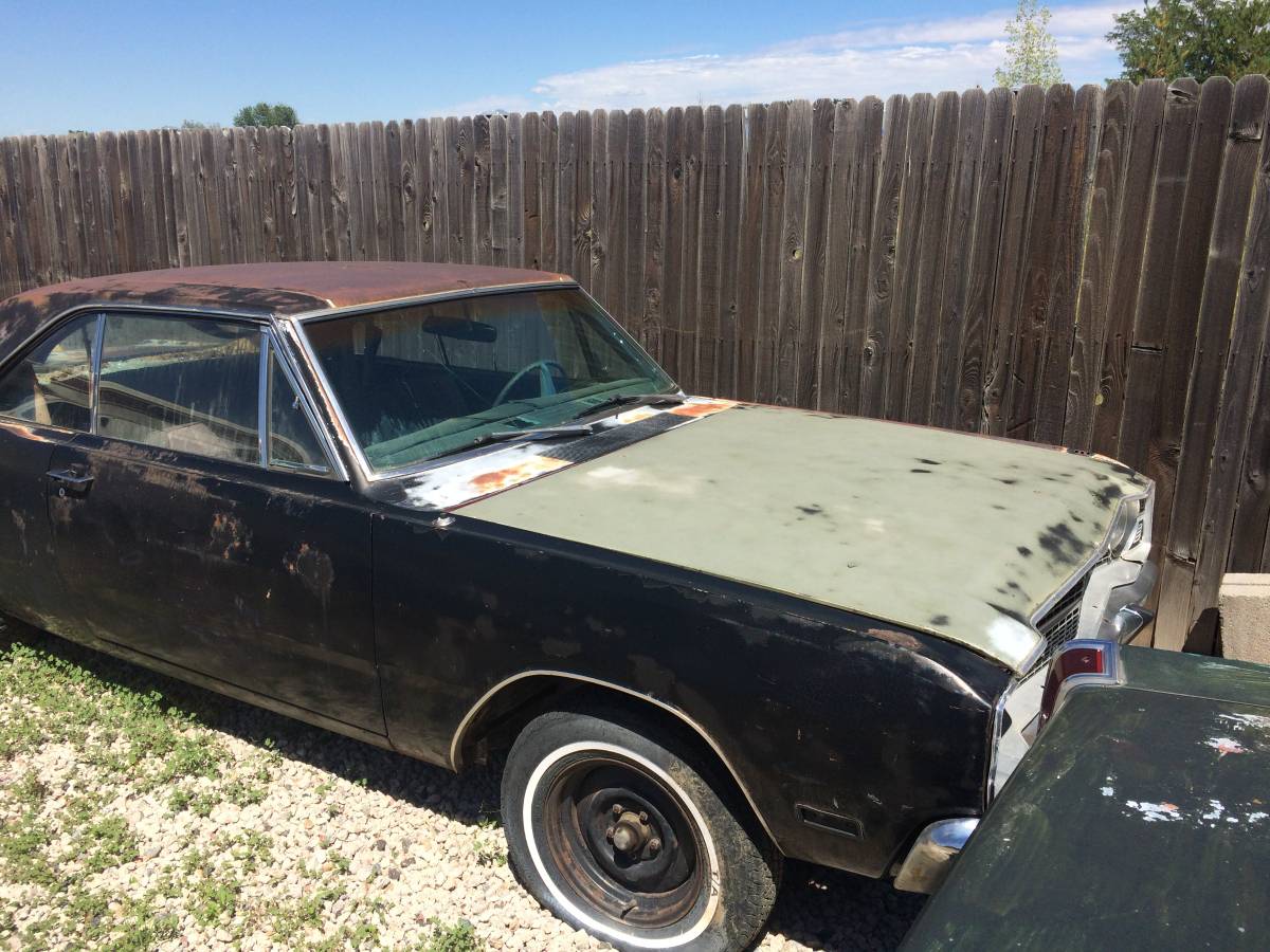 Dodge-dart-swinger-1969-green