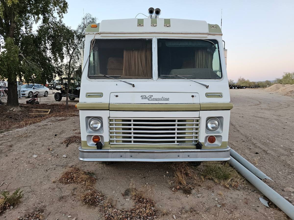 Dodge-executive-1977-white